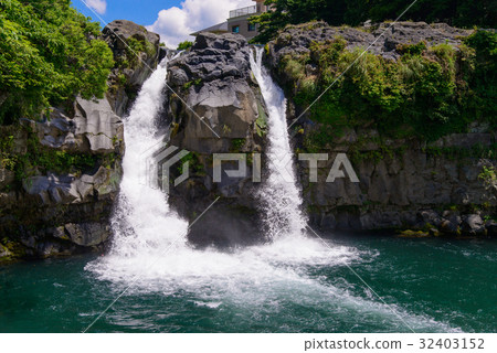 [Shizuoka Prefecture Susono City] Goryu Waterfall, Summer 32403152