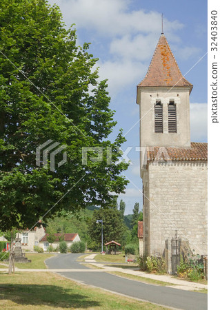 廣場和教堂 廣場和教堂 32403840