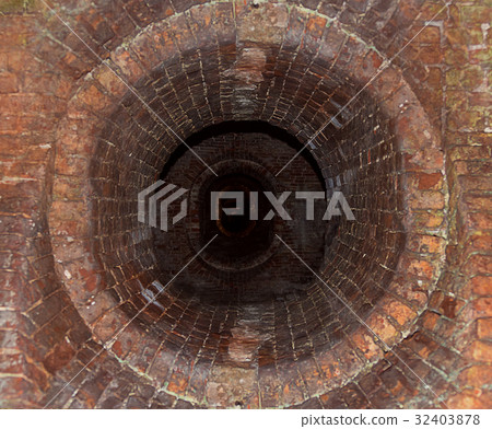 Dark brick tunnel of the catacomb Dark brick tunnel of the catacomb 32403878