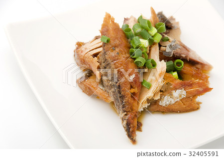 Bones of bonito Bones of bonito 32405591