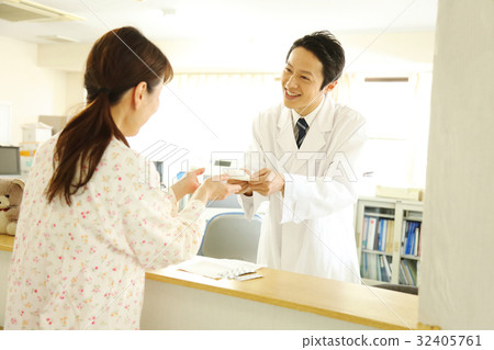 Dispensing pharmacy 32405761