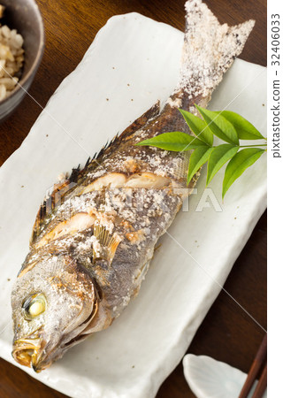 Grilled grunt with salt Grilled grunt with salt 32406033