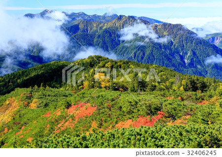 Kasumigase-dake seen from autumn colored butterfly mountain ridge line Norikura-dake 32406245