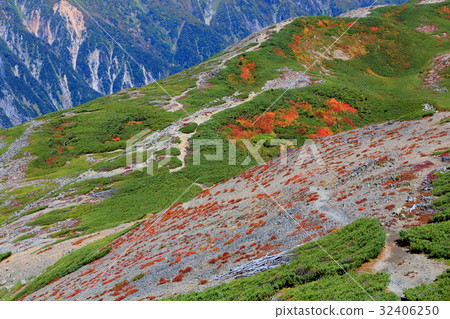 秋天色北阿爾卑斯山·蝴蝶ridgeline 32406250