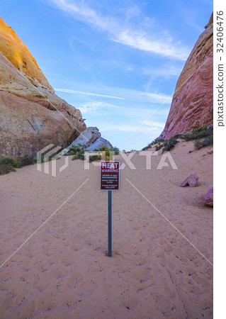Heat Warning sign in the desert of Nevada - Heat Warning sign in the desert of Nevada - 32406476