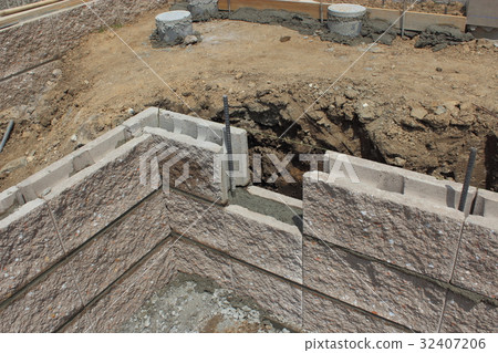Exterior construction 32407206