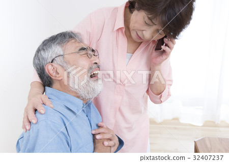 心髒病發作圖像老年心絞痛心臟梗塞心髒病心悸心律失常心力衰竭心髒病發作 32407237