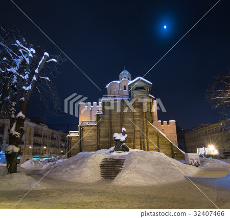 Golden Gates and Yaroslav the Wise monument 32407466
