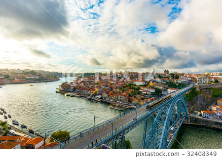 Evening view of Porto (Portugal) 32408349