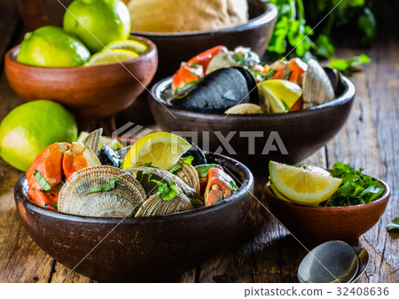 Seafood clams crabs mussela soup. Mariscal Seafood clams crabs mussela soup. Mariscal 32408636