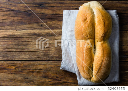 Traditional chilean bread marraqueta 32408655