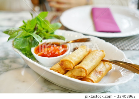 Thai food, fried spring rolls, poypia tote 32408962