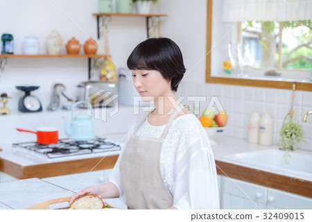 年輕的主婦生活方式 年輕的主婦生活方式 32409015