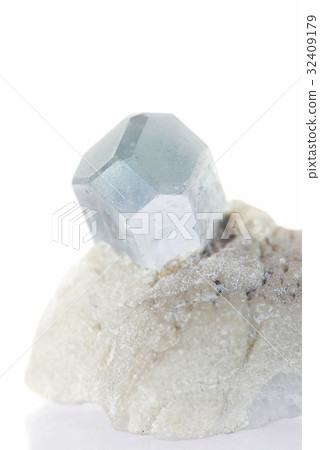 aquamarine gemstone 32409179
