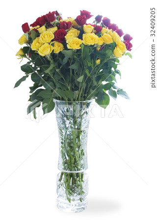 bouquet of roses in a crystal vase bouquet of roses in a crystal vase 32409205