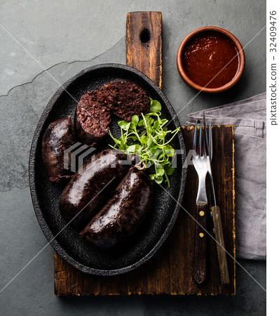 Bloody sausages - chilean preta on iron plate, top 32409476