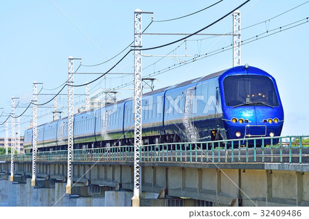 2017/07/14 Tokaido Main Line Chigasaki - Hiratsuka Izukyu 2100 Series "Royal Express" 2017/07/14 Tokaido Main Line Chigasaki - Hiratsuka Izukyu 2100 Series "Royal Express" 32409486