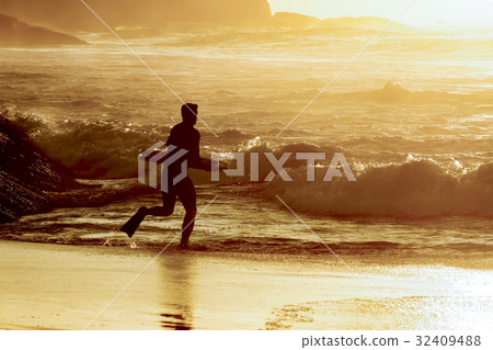 Bodyboarder at sunrise Bodyboarder at sunrise 32409488