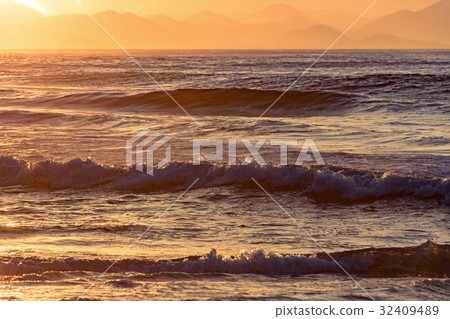 Tropical sunrise at beach 32409489