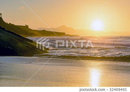 Water, stones and sand during sunrise 32409491