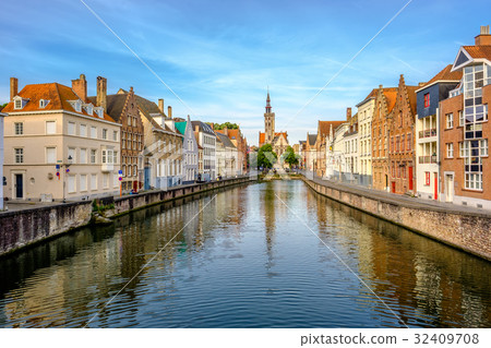 Bruges (Brugge) cityscape with water canal Bruges (Brugge) cityscape with water canal 32409708