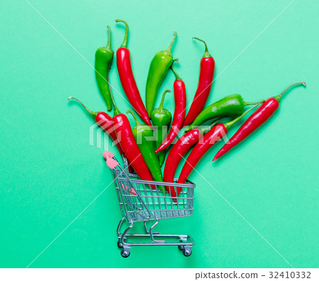 Chili pepper and shopping cart Chili pepper and shopping cart 32410332