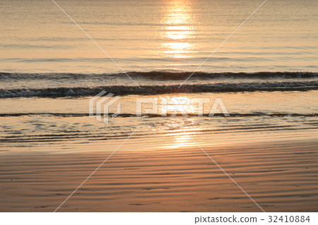 Beautiful sea of summer background and sunset  32410884