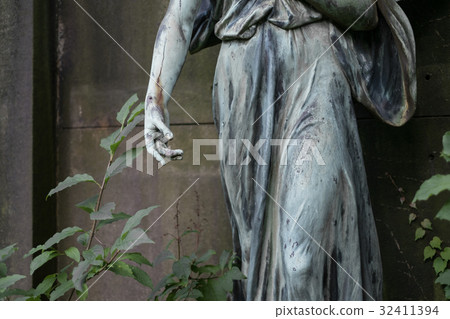 hand of female statue / sculpture hand of female statue / sculpture 32411394