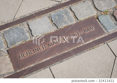 Berlin Wall sign / memorial on sidewalk 32411422