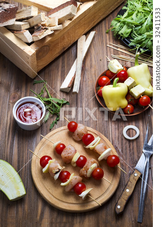 Making kebab from chicken Making kebab from chicken 32411533