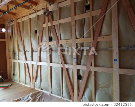 在隔板中插入優質的防火/隔音隔熱材料 在隔板中插入優質的防火/隔音隔熱材料 32412535