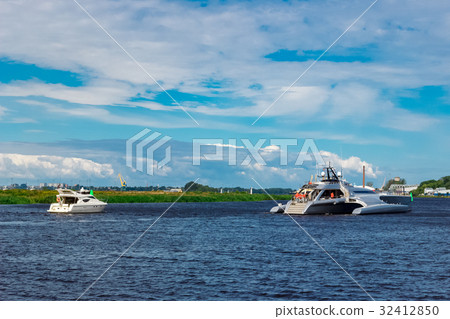 Large silver trimaran Large silver trimaran 32412850