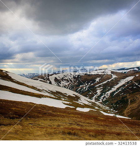 Mountains with snow 32413538