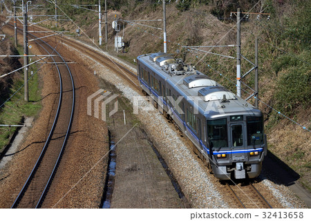 521 series ordinary train 2 32413658