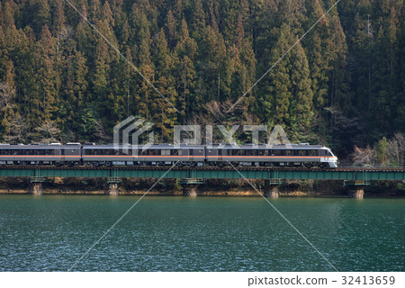 Kiha 85 series limited express wide view 32413659