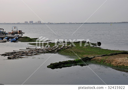 Garbage pollution Garbage pollution 32415922