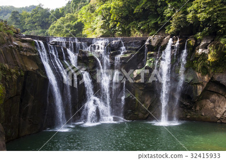 足夠的瀑布 32415933