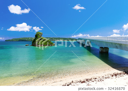 Okinawa (June Koryu Islands Kozuri Ohashi bridge summer blue sea blue sky) 32416870