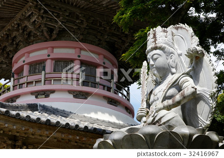 Kokuzo Bosatsu and Tahoto of Saito Misakiji Temple (Muroto City, Kochi Prefecture) 32416967