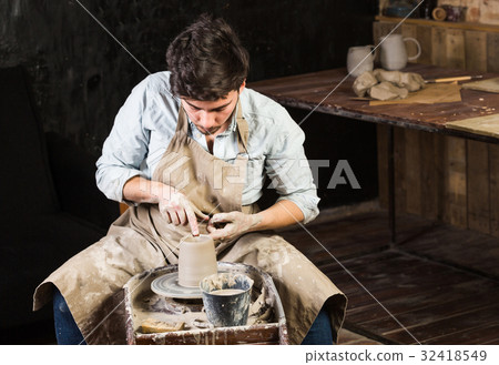 pottery, workshop, ceramics art concept - young 32418549