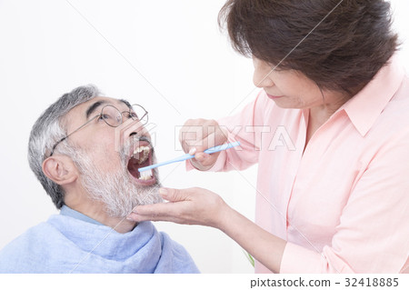 Caregot image Oral care toothpaste old age long-term care 32418885