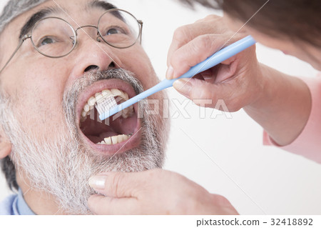 Caregot image Oral care toothpaste old age long-term care 32418892