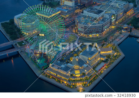 [Yokohama night view] Minatomirai Cosmo World 32418930