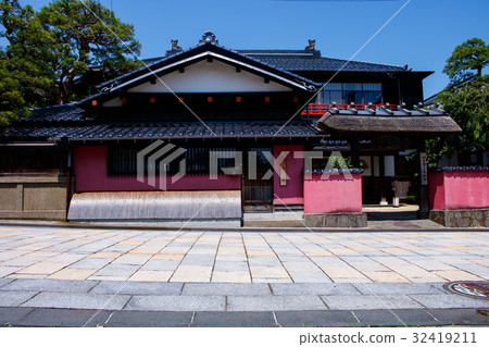 Summer Somaro 32419211