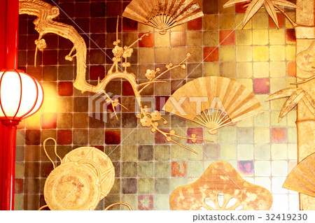 Somaro gold leaf relief 32419230