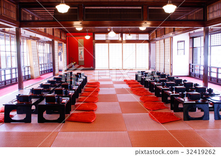 Somares · Ballroom 32419262