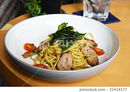 duck breast pasta duck breast pasta 32419377