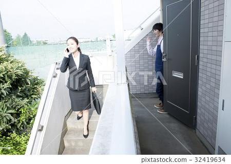 Husband and career woman Husband and career woman 32419634