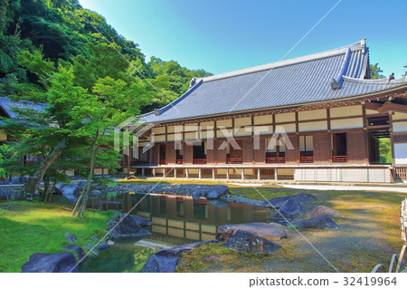 圓形寺廟Okutera寺廟和Honjo高大花園 圓形寺廟Okutera寺廟和Honjo高大花園 32419964