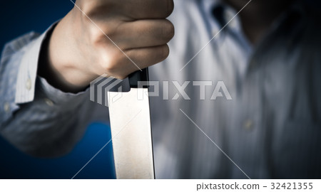 kitchen knife, no-face, threatening 32421355